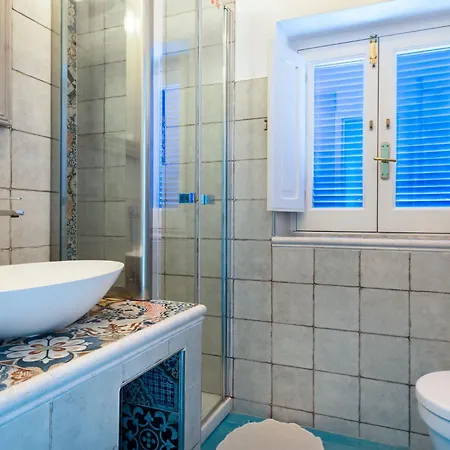 Eunymos Konukevi Panarea